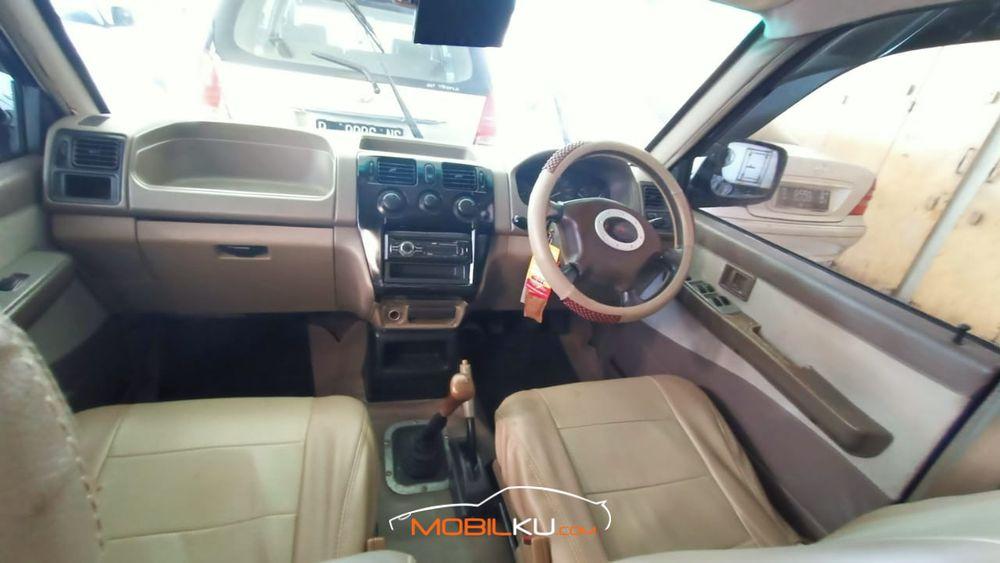 Mobil Mitsubishi Kuda 2005