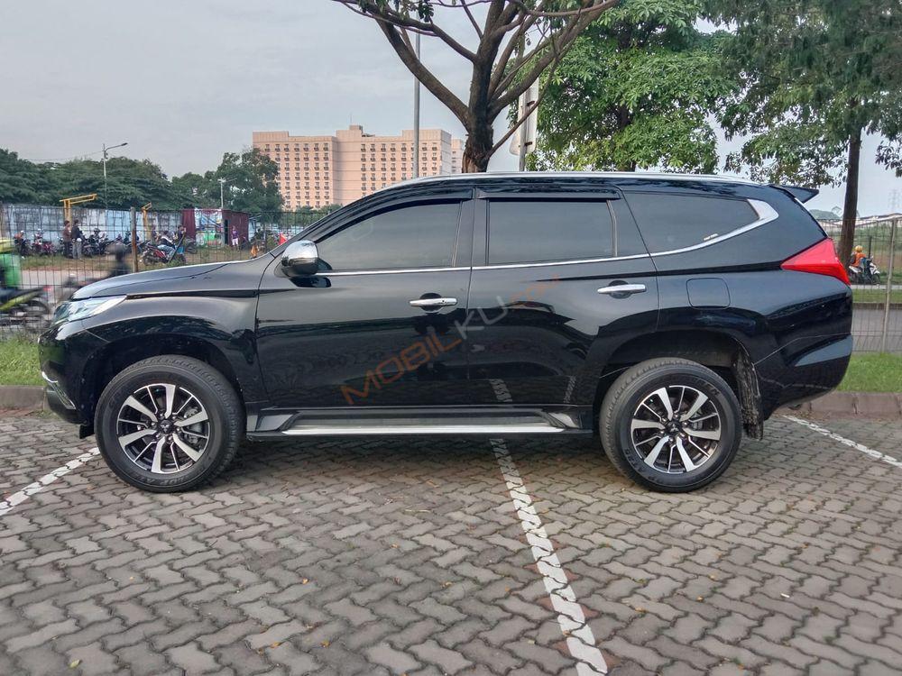 Mobil Mitsubishi Pajero 2017