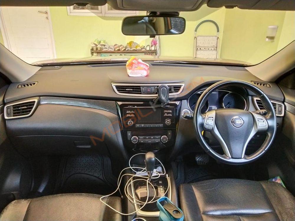 Mobil Nissan X-Trail 2015