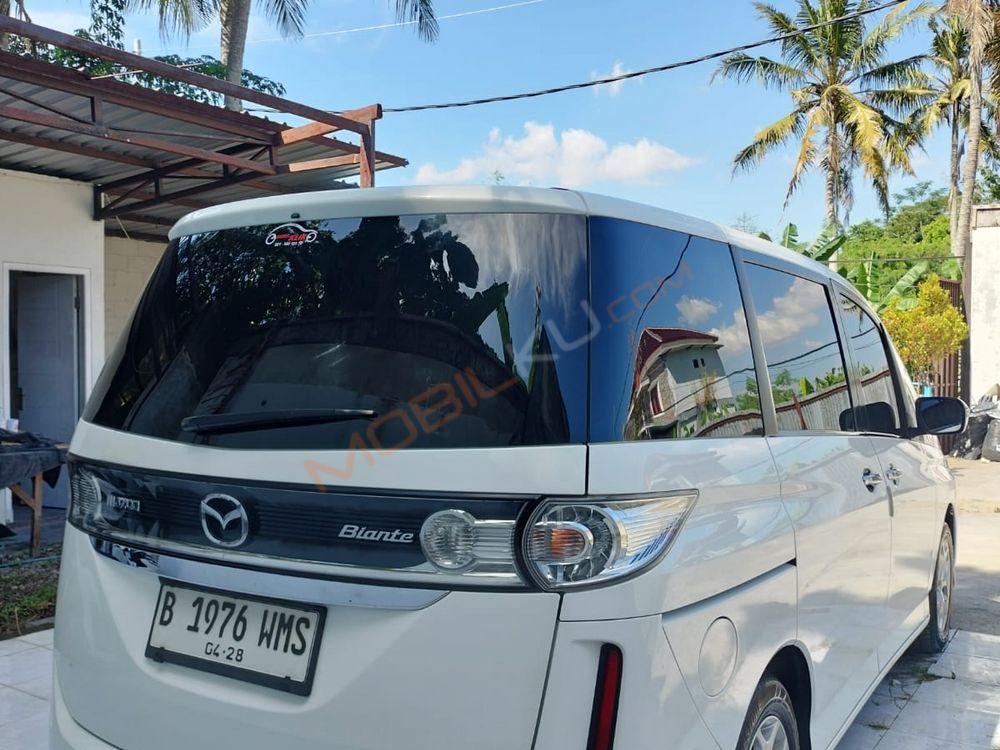 Mobil Mazda Biante 2012