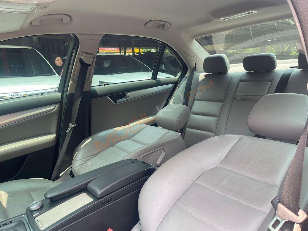 Mobil Mercedes-Benz C-Class 2008