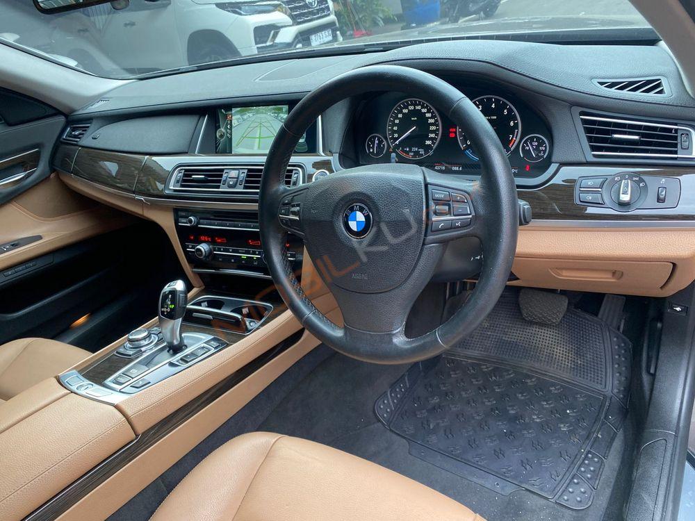 Mobil BMW 7 Series 2013
