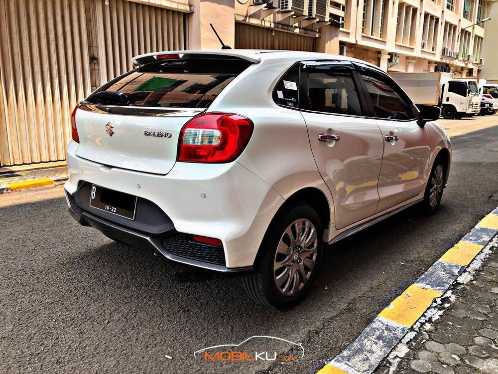Mobil Suzuki Baleno 2017