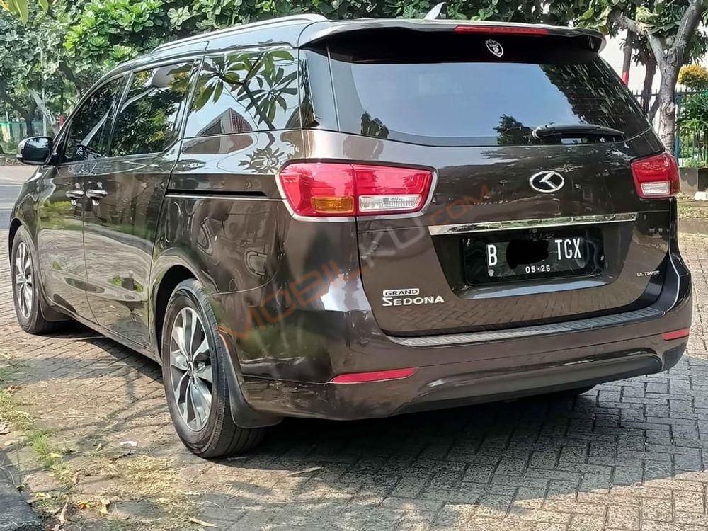 Mobil Kia Sedona 2017