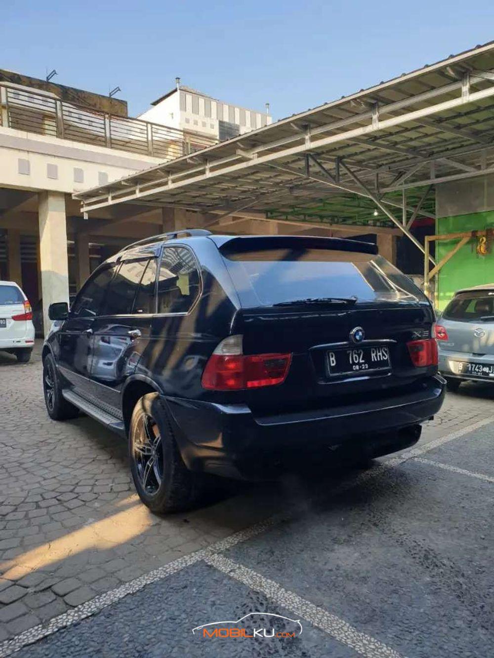 Mobil BMW X5 2003