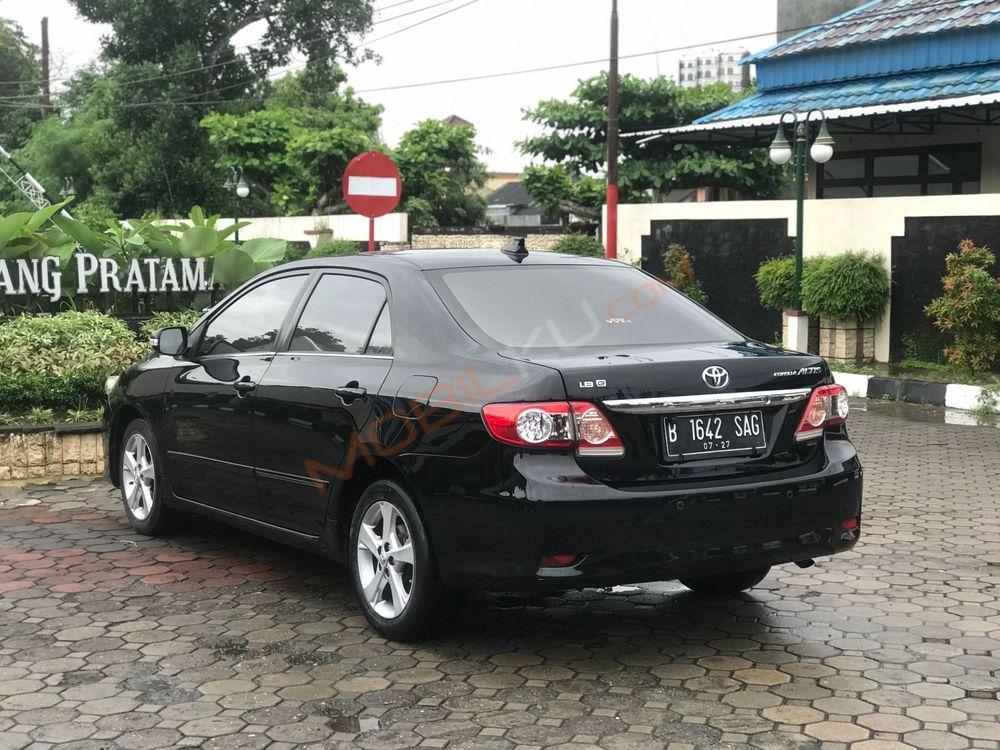 Mobil Toyota Corolla 2012
