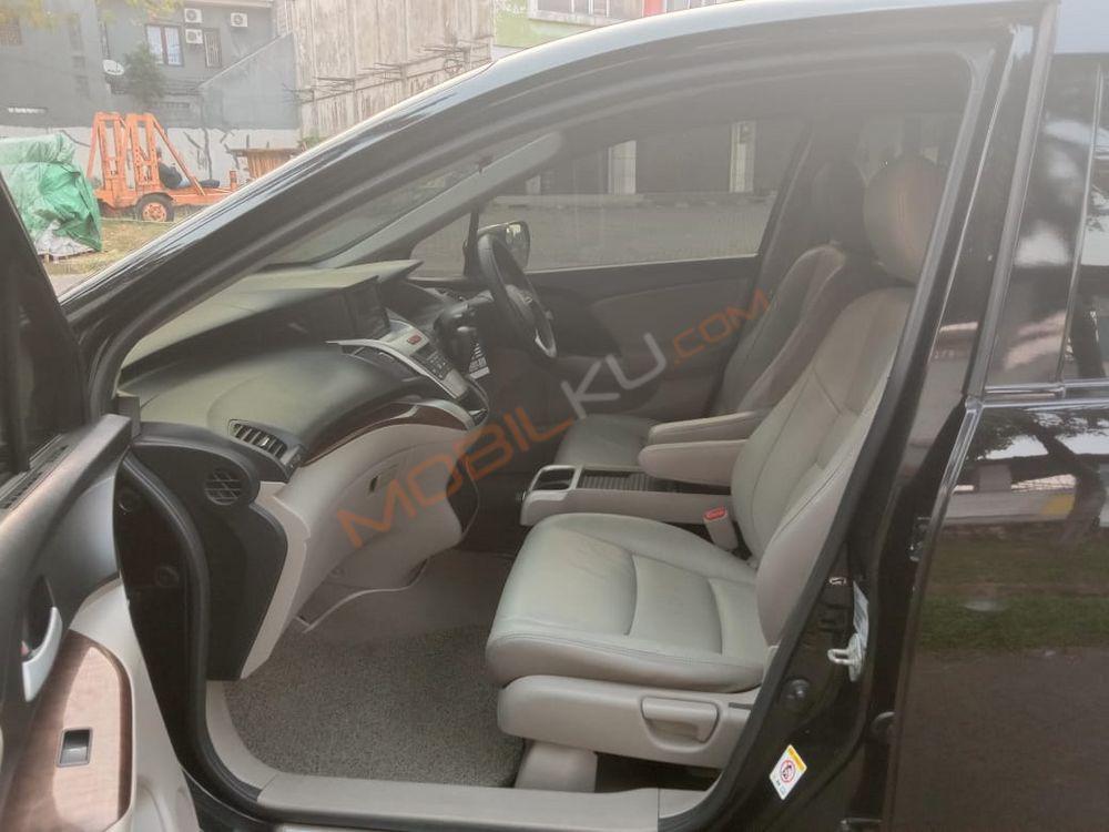 Mobil Honda Odyssey 2012