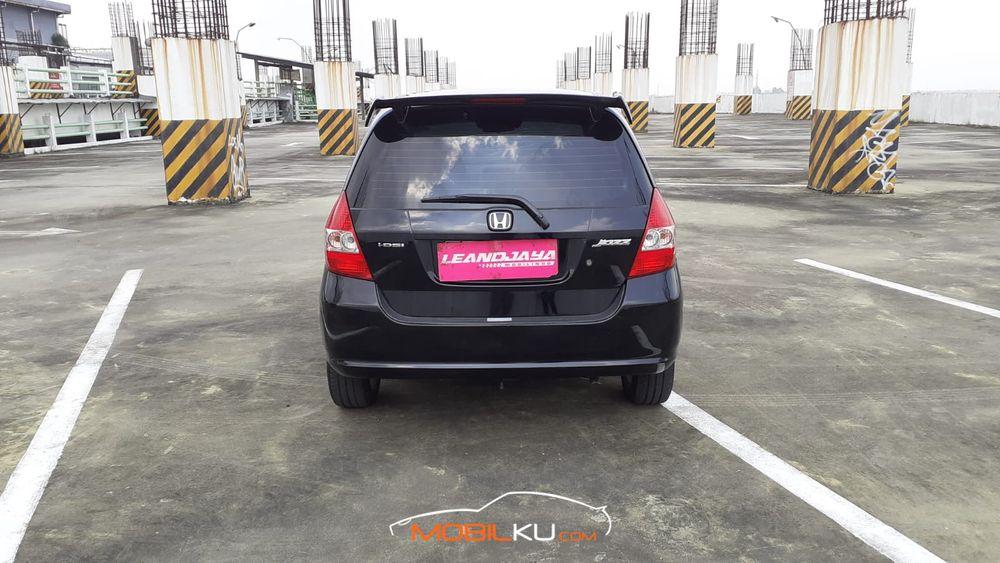 Mobil Honda Jazz 2006