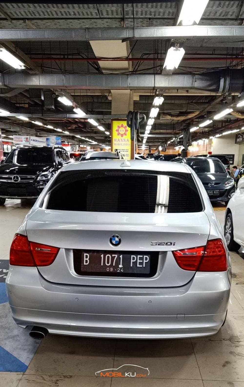 Mobil BMW 3 Series 2012