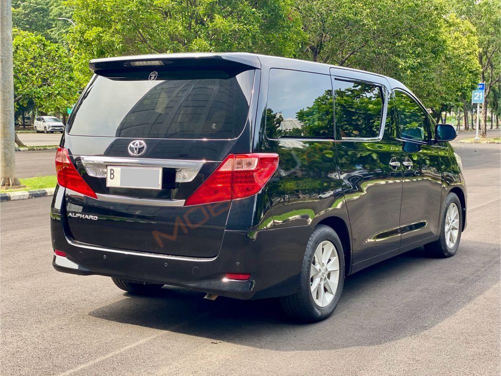 Mobil Toyota Alphard 2010