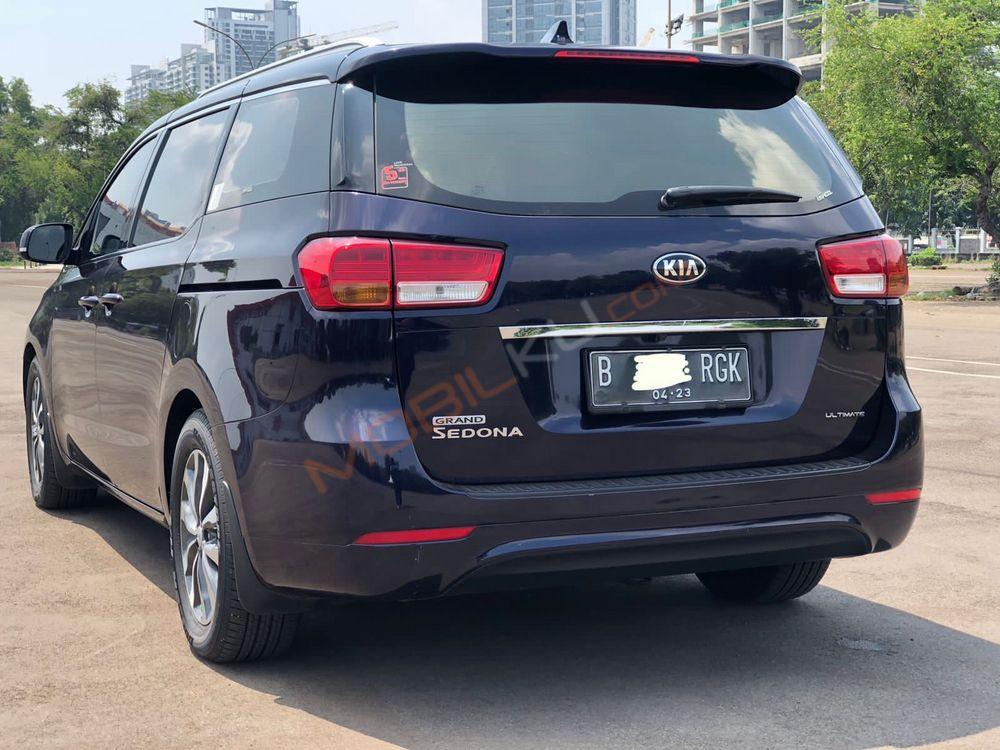 Mobil Kia Sedona 2017