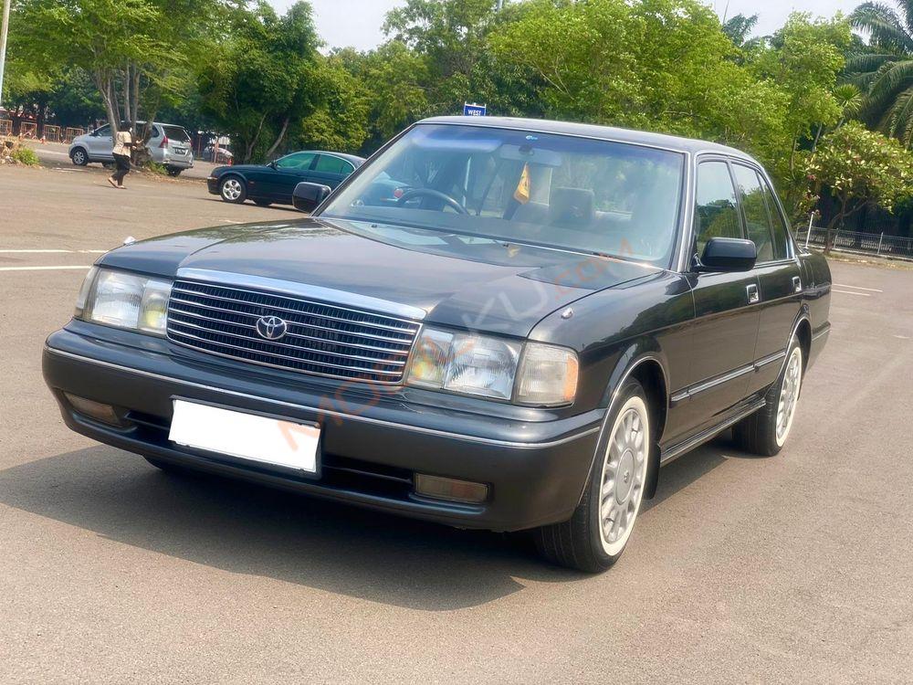 Mobil Toyota Crown 1995