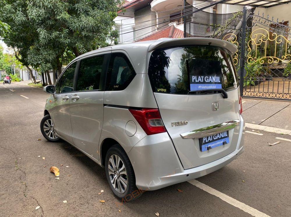 Mobil Honda Freed 2012