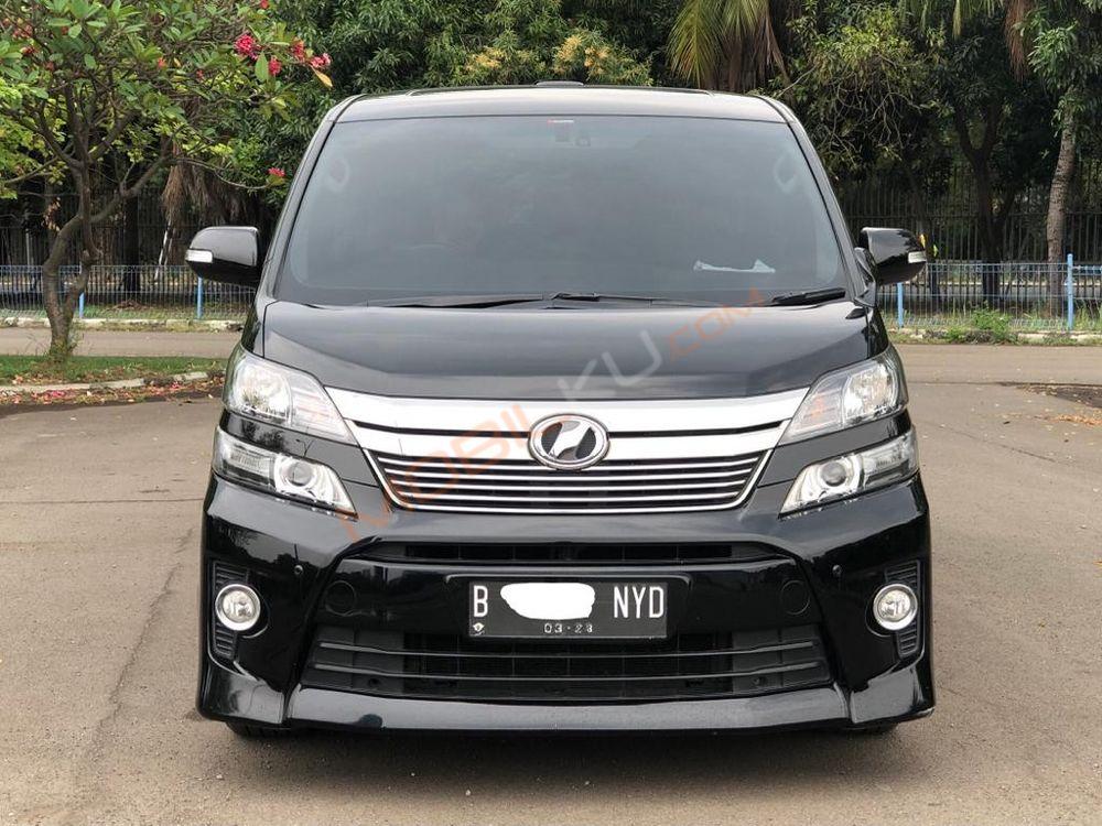 Mobil Toyota Vellfire 2014