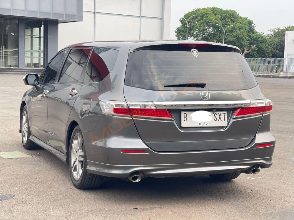 Mobil Honda Odyssey 2012