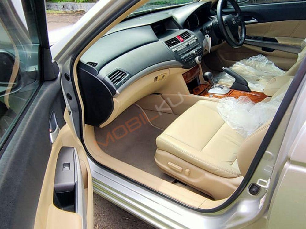 Mobil Honda Accord 2012