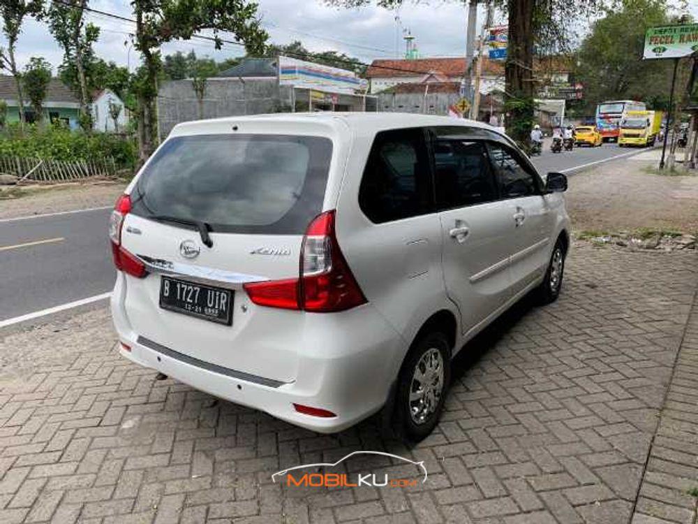 Mobil Daihatsu Xenia 2016