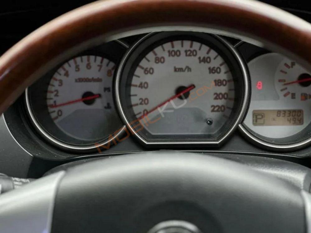 Mobil Nissan Livina 2011