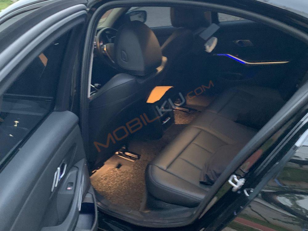 Mobil BMW 3 Series 2022