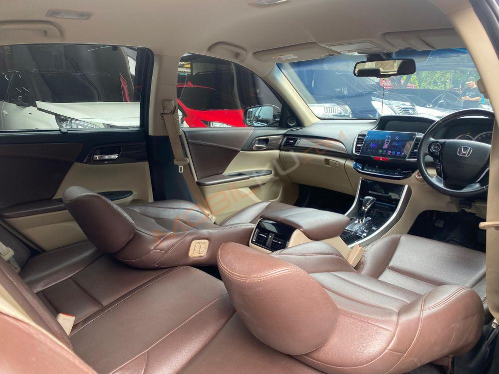 Mobil Honda Accord 2016