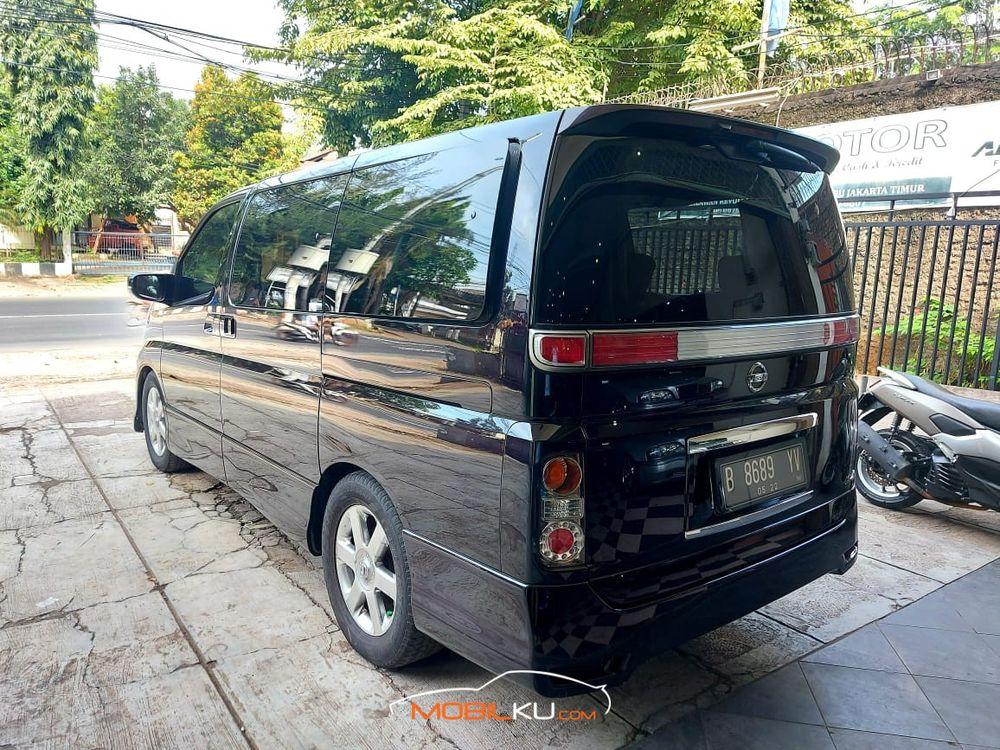 Mobil Nissan Elgrand 2007