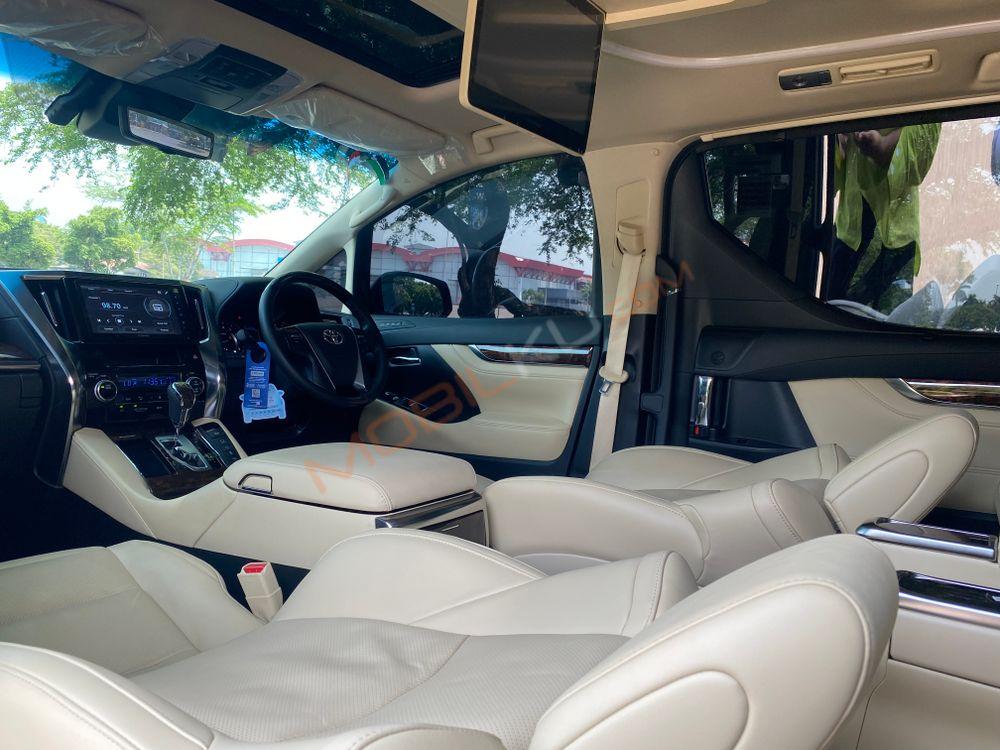Mobil Toyota Alphard 2023