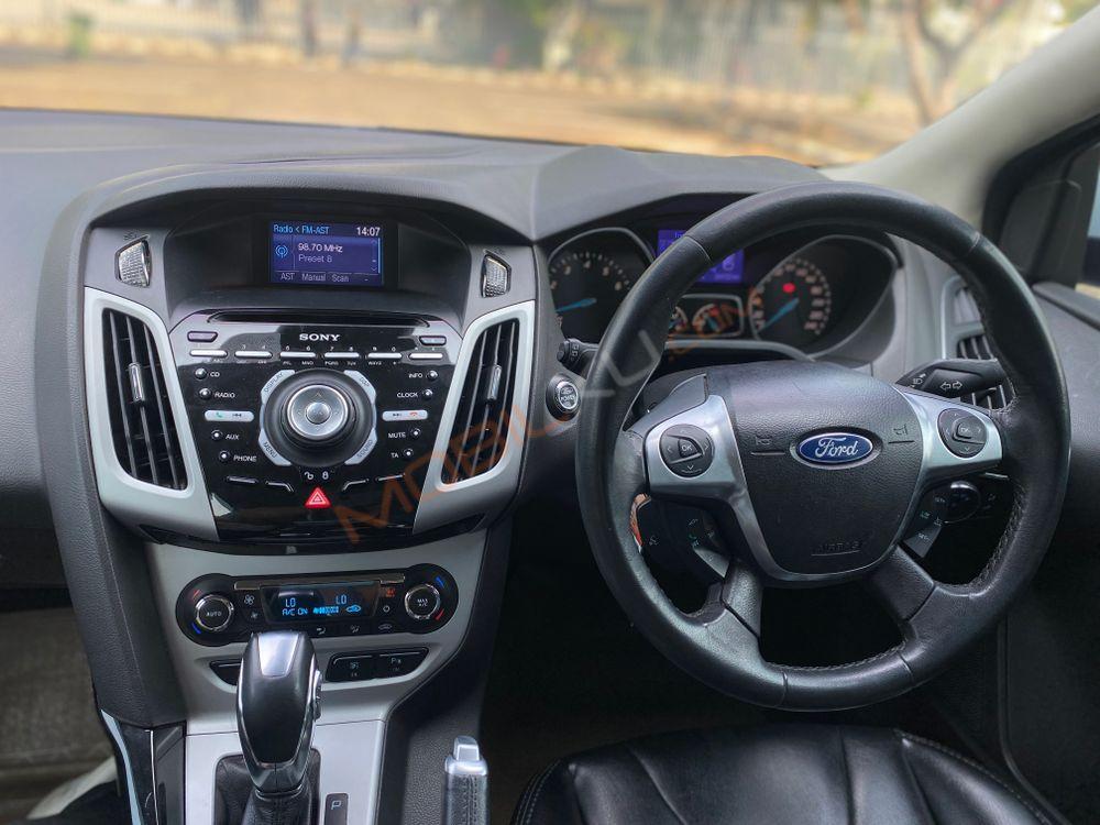 Mobil Ford Focus 2013