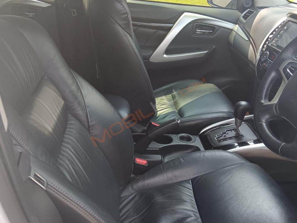 Mobil Mitsubishi Pajero 2021