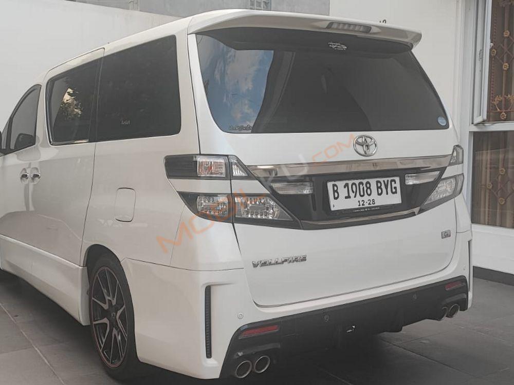 Mobil Toyota Vellfire 2014