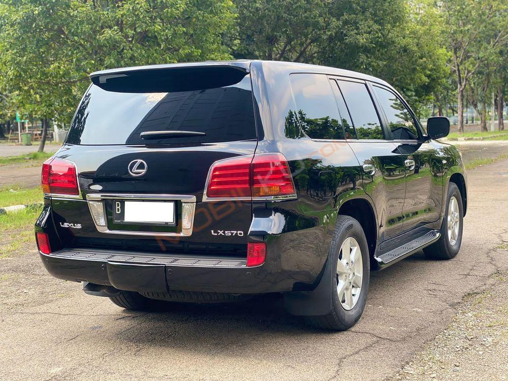 Mobil Lexus LX 2010