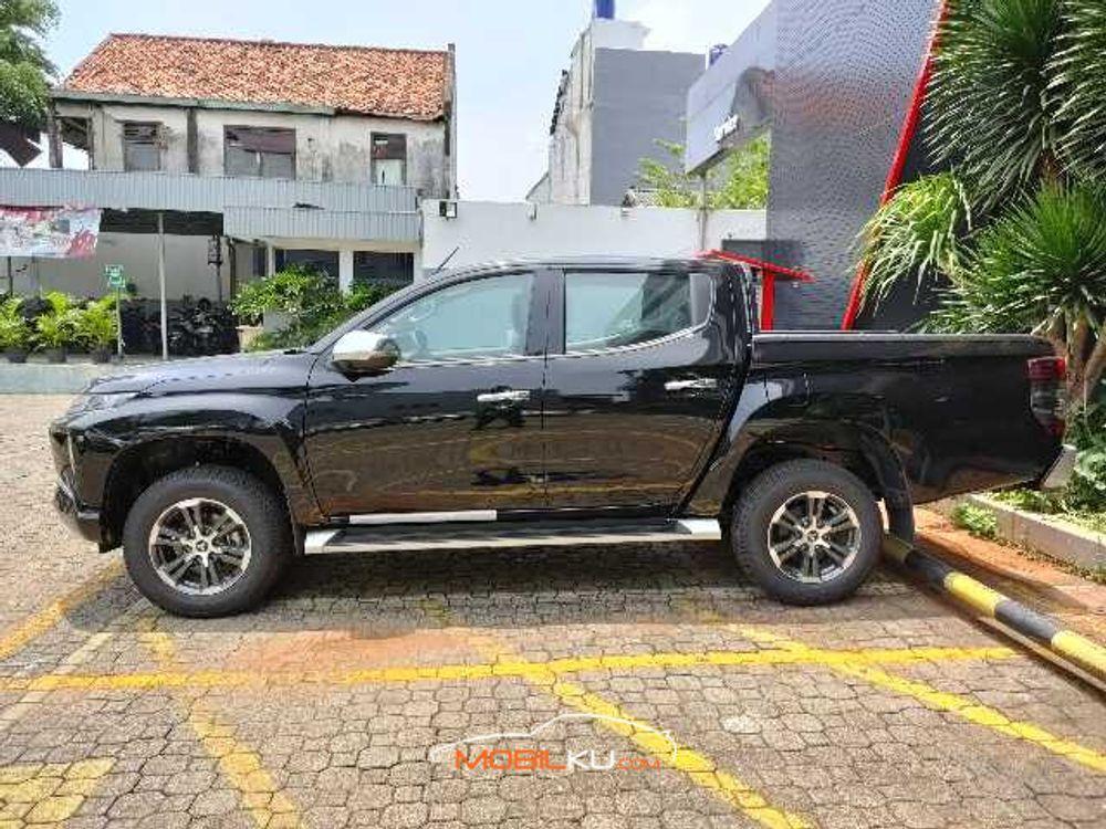 Mobil Mitsubishi Triton 2021