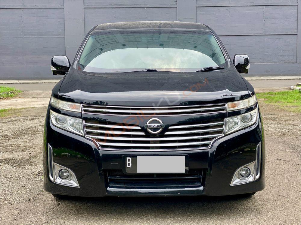 Mobil Nissan Elgrand 2011