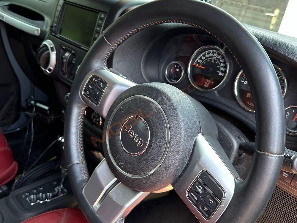 Mobil Jeep Wrangler 2013