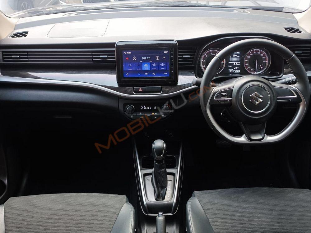 Mobil Suzuki XL7 2022