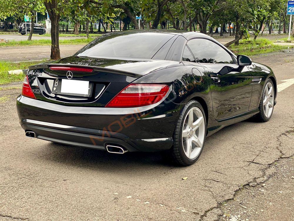 Mobil Mercedes-Benz SLK 2013