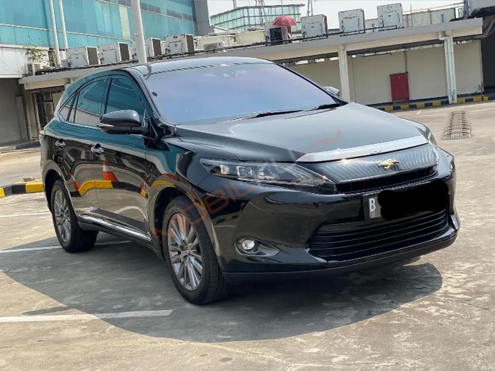 Mobil Toyota Harrier 2015