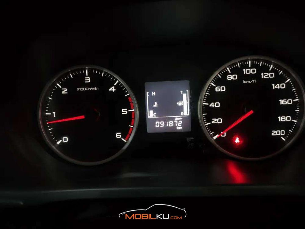 Mobil Mitsubishi Triton 2016