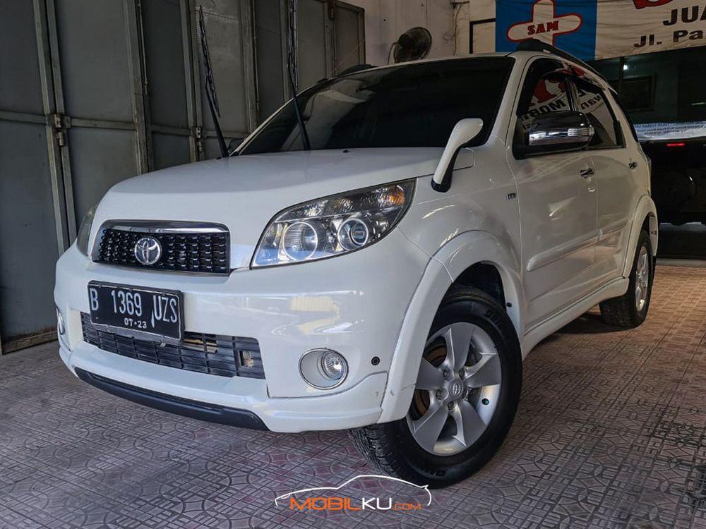 Mobil Toyota Rush 2013