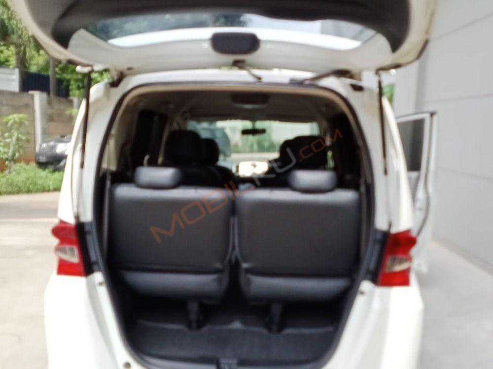 Mobil Honda Freed 2010