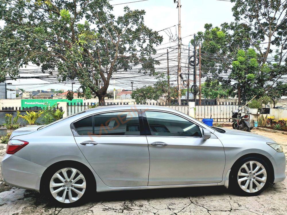 Mobil Honda Accord 2014