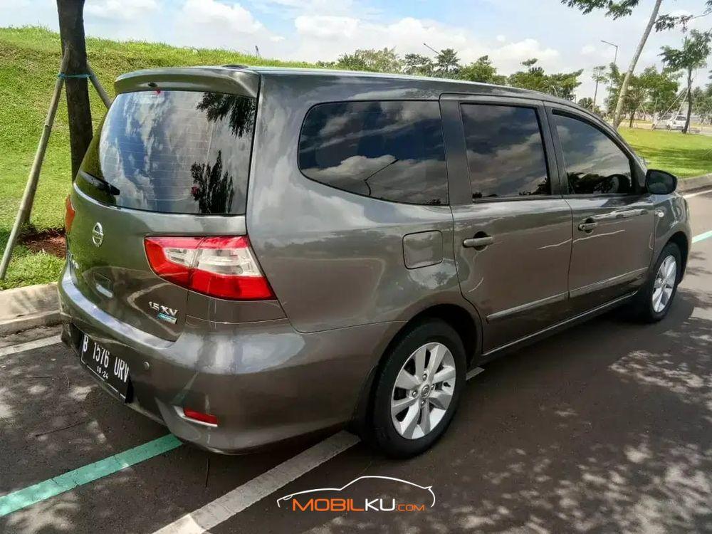 Mobil Nissan Grand Livina 2014