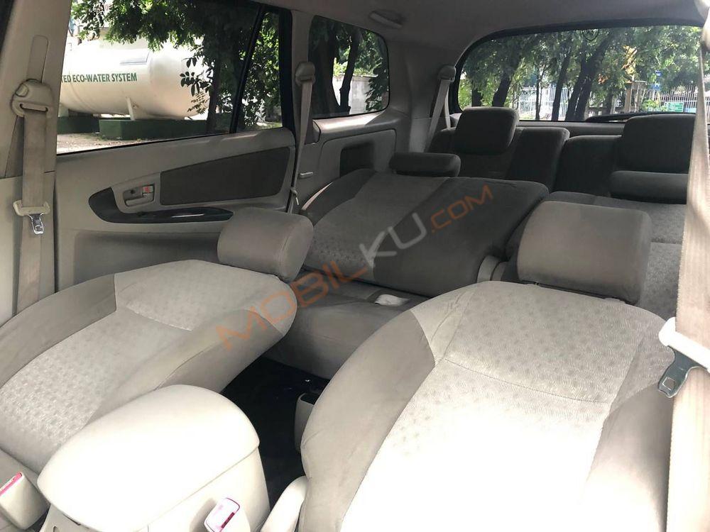 Mobil Toyota Kijang Innova 2013