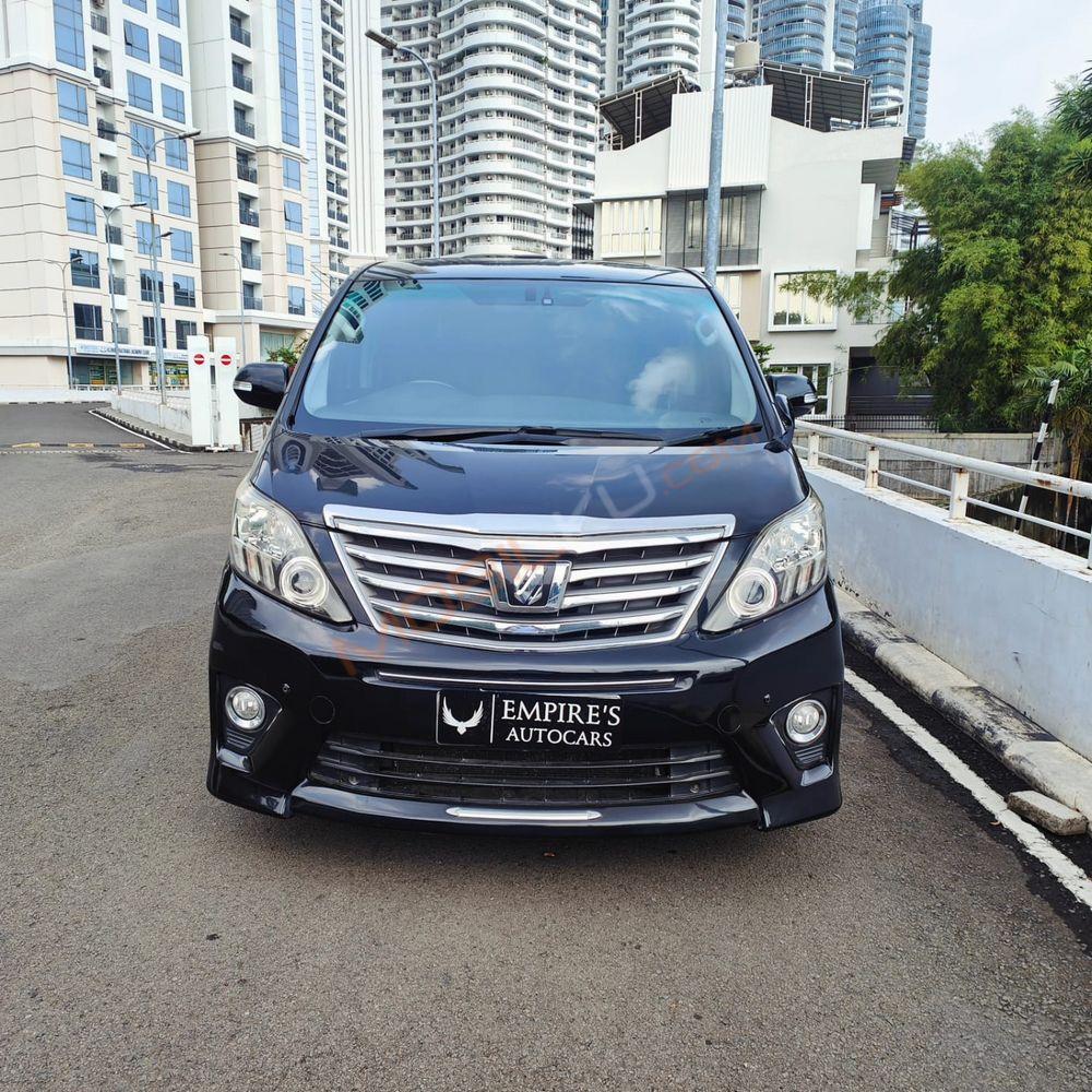 Mobil Toyota Alphard 2014