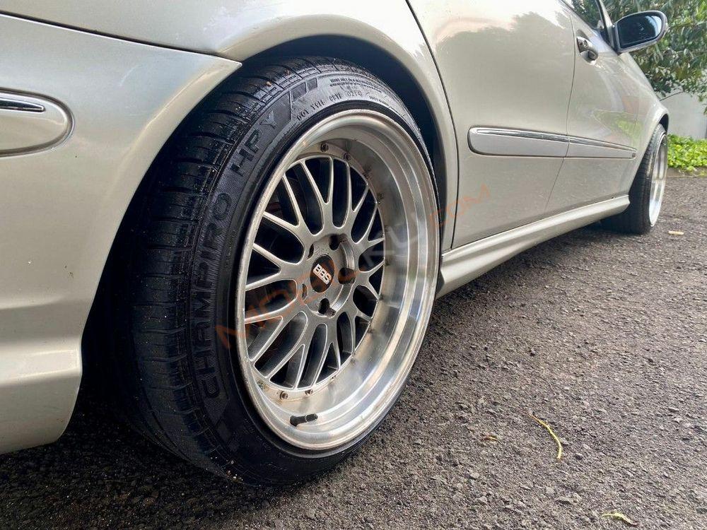 Mobil Mercedes-Benz E-Class 2002