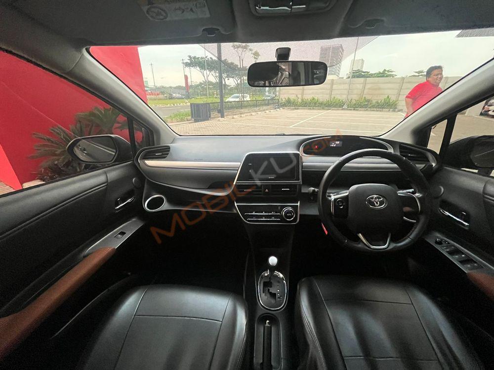Mobil Toyota Sienta 2018