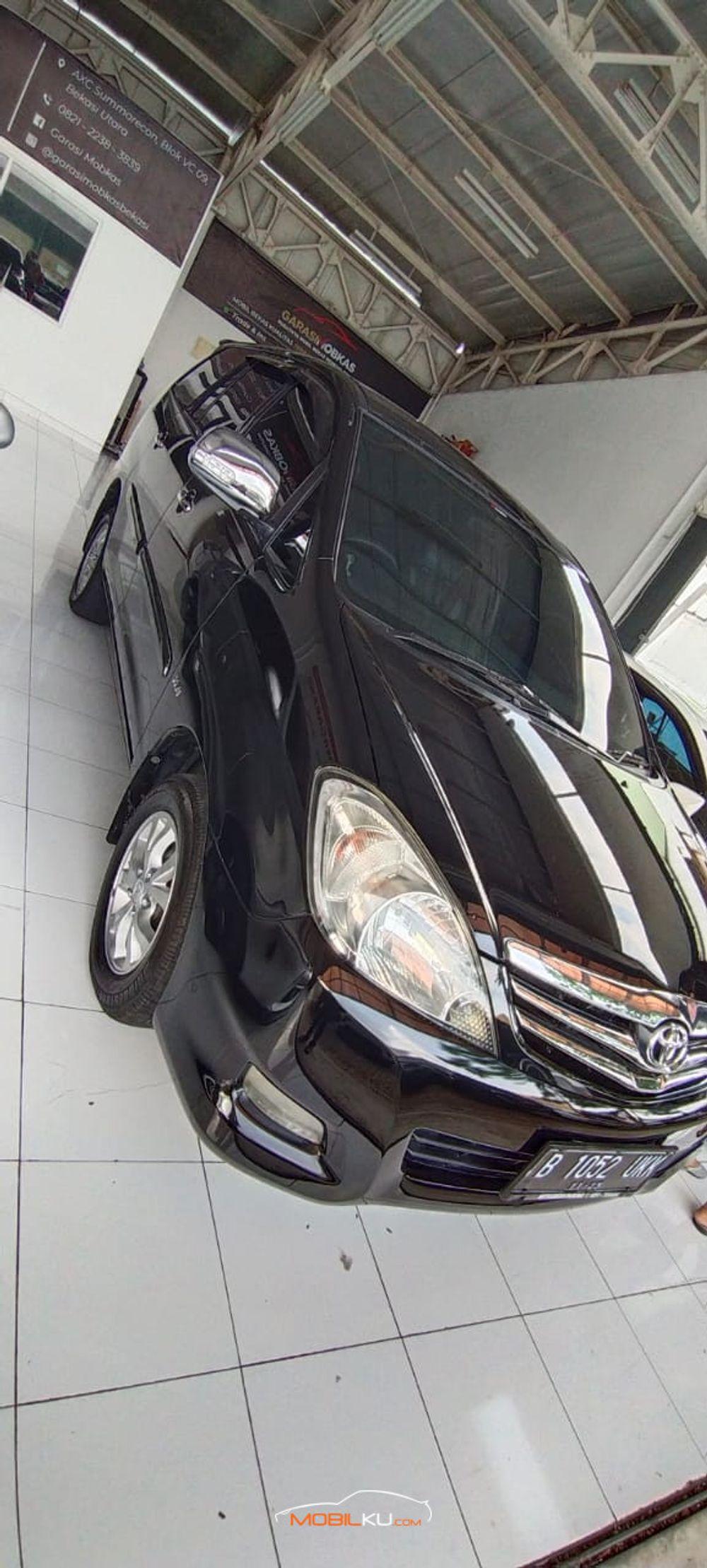 Mobil Toyota Kijang Innova 2015