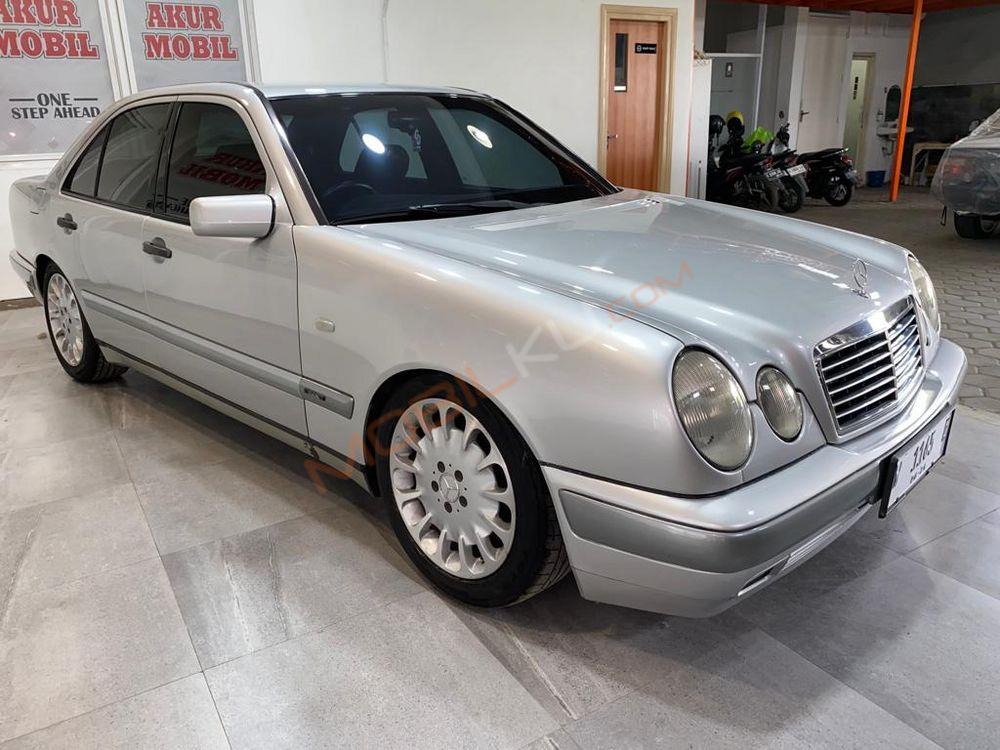 Mobil Mercedes-Benz E-Class 1997