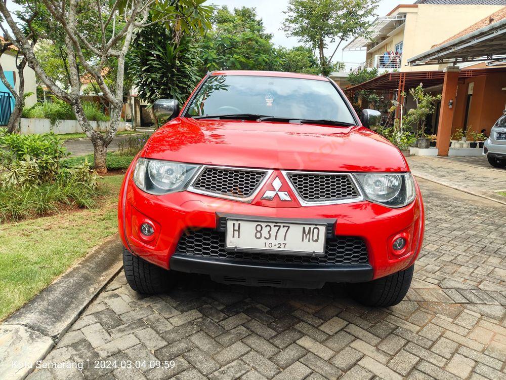 Mobil Mitsubishi Triton 2012