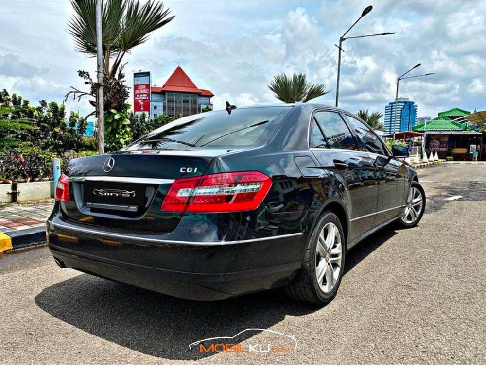Mobil Mercedes-Benz E-Class 2010