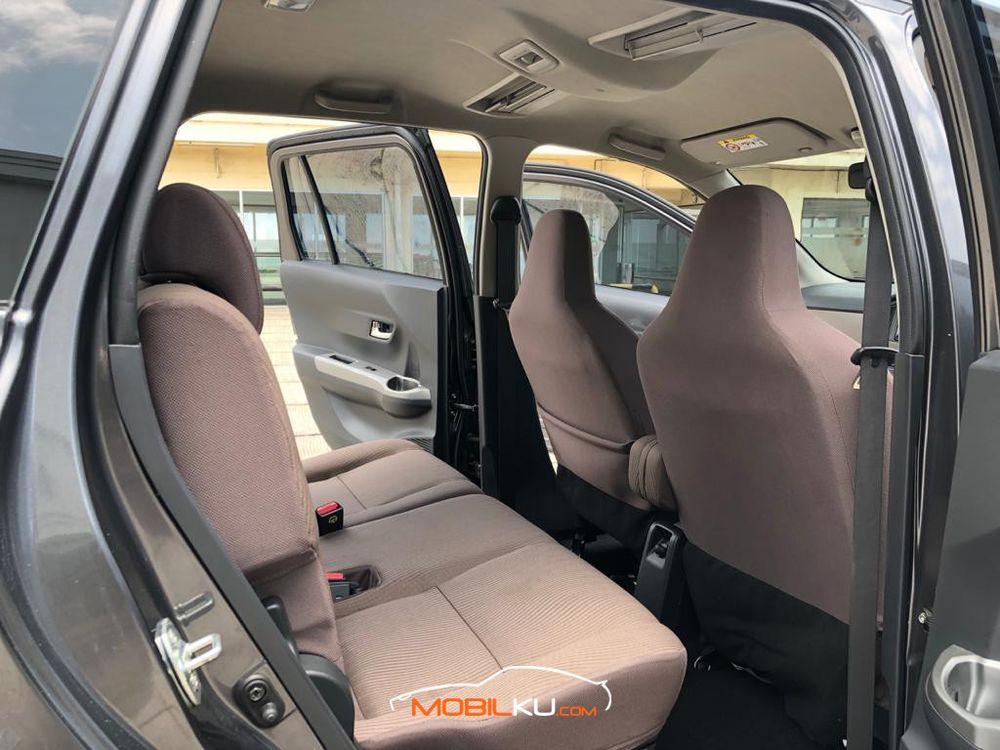 Mobil Toyota Calya 2018